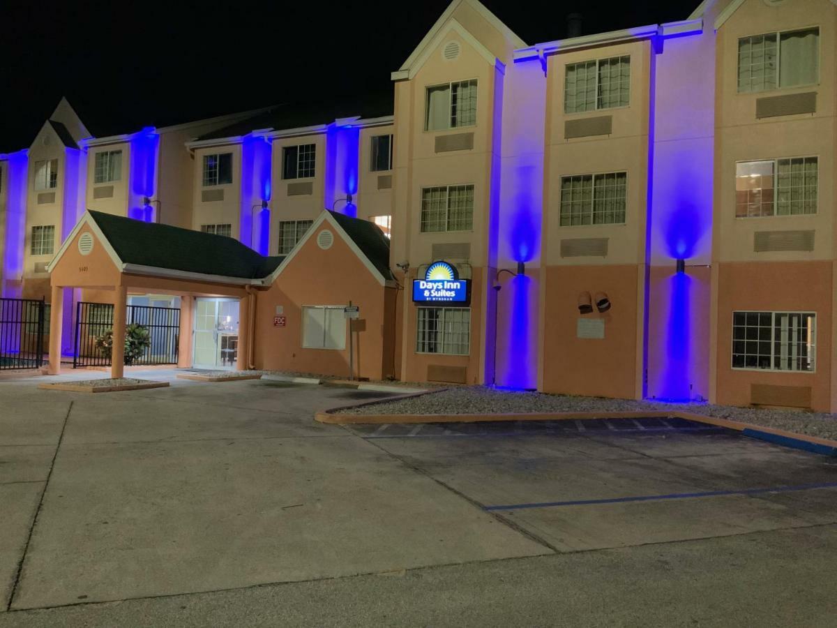 Days Inn & Suites By Wyndham Tampa/Raymond James Stadium Exteriér fotografie